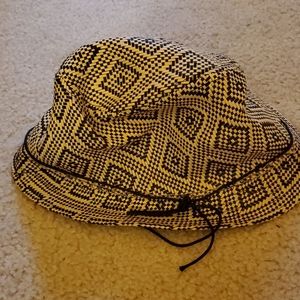 Short rim hat
